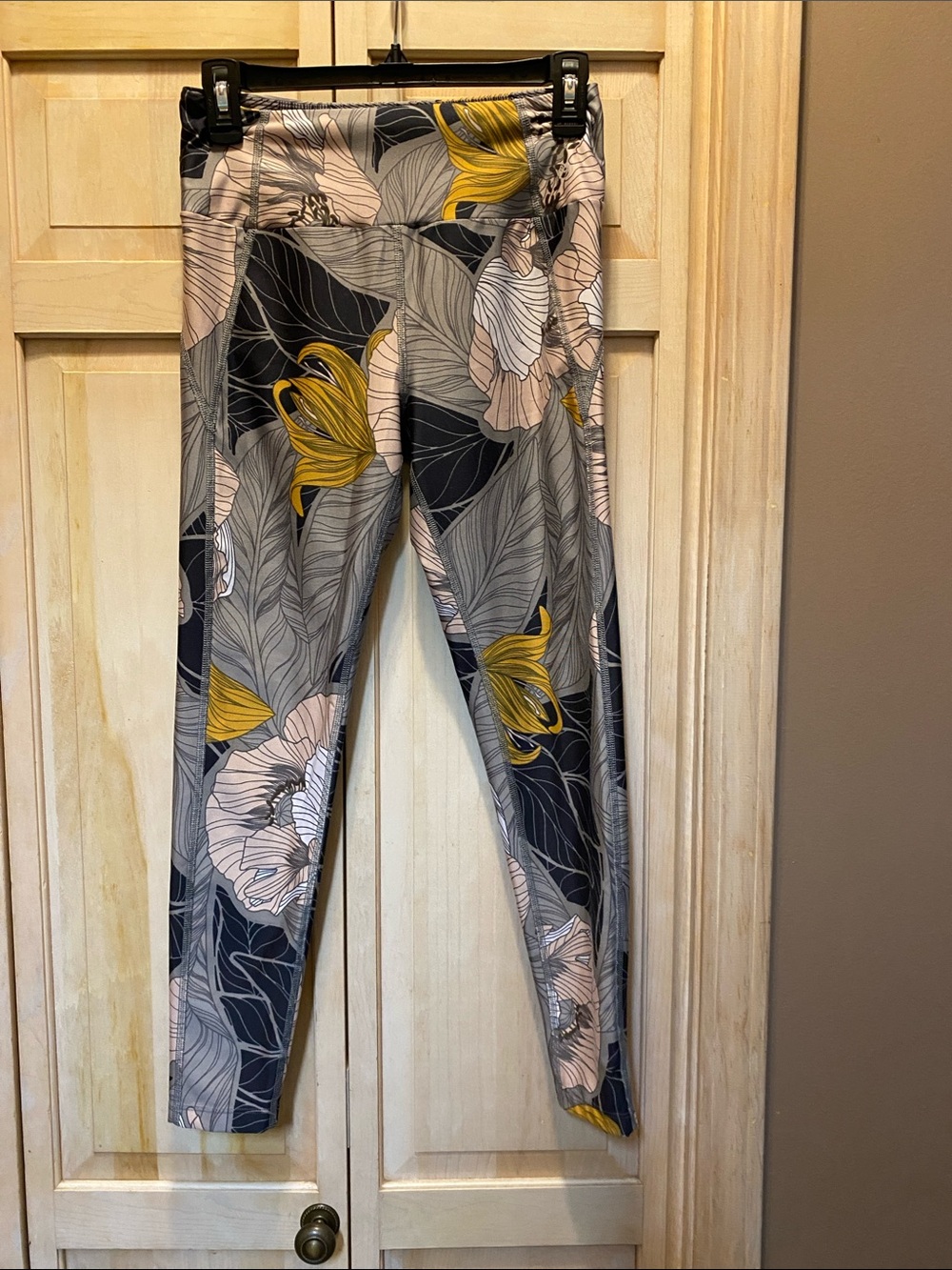 Maaji Gray & Yellow Leaf-Print Active Leggings